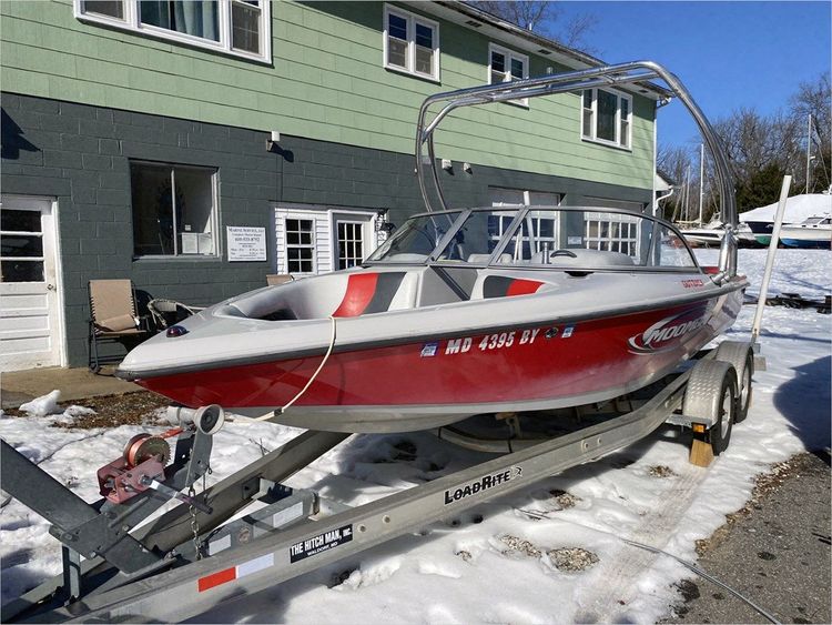 21' Moomba 2005 Outback