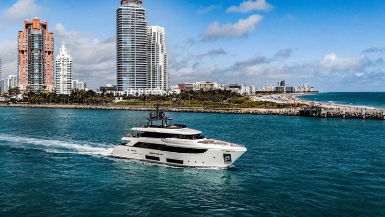 Custom Line Navetta 33
