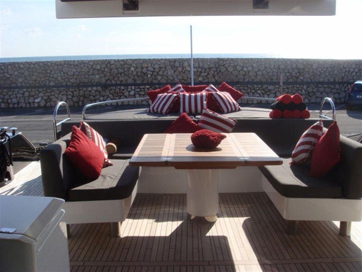Buy a yacht 84' Sunseeker 84 Predator 2010