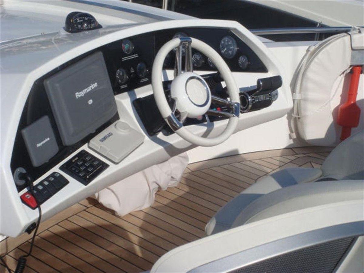 best yacht sales deals 84' Sunseeker 84 Predator 84