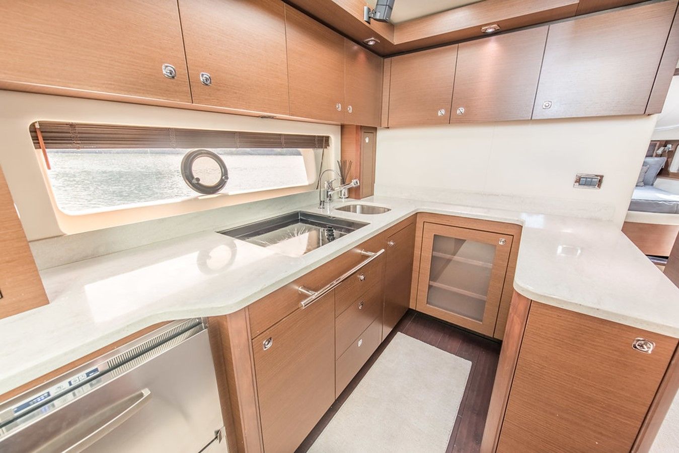 Buy a yacht Sapphire 2012