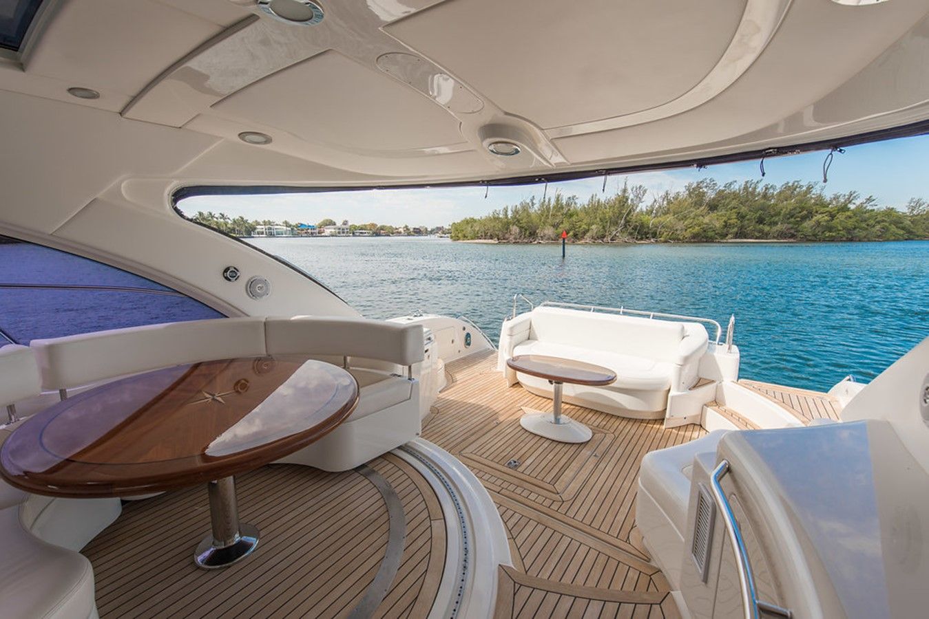 Buy a yacht Sapphire - SEA RAY