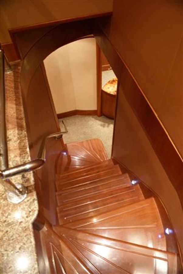 Купить яхту Victoria 105 в Shestakov Yacht Sales