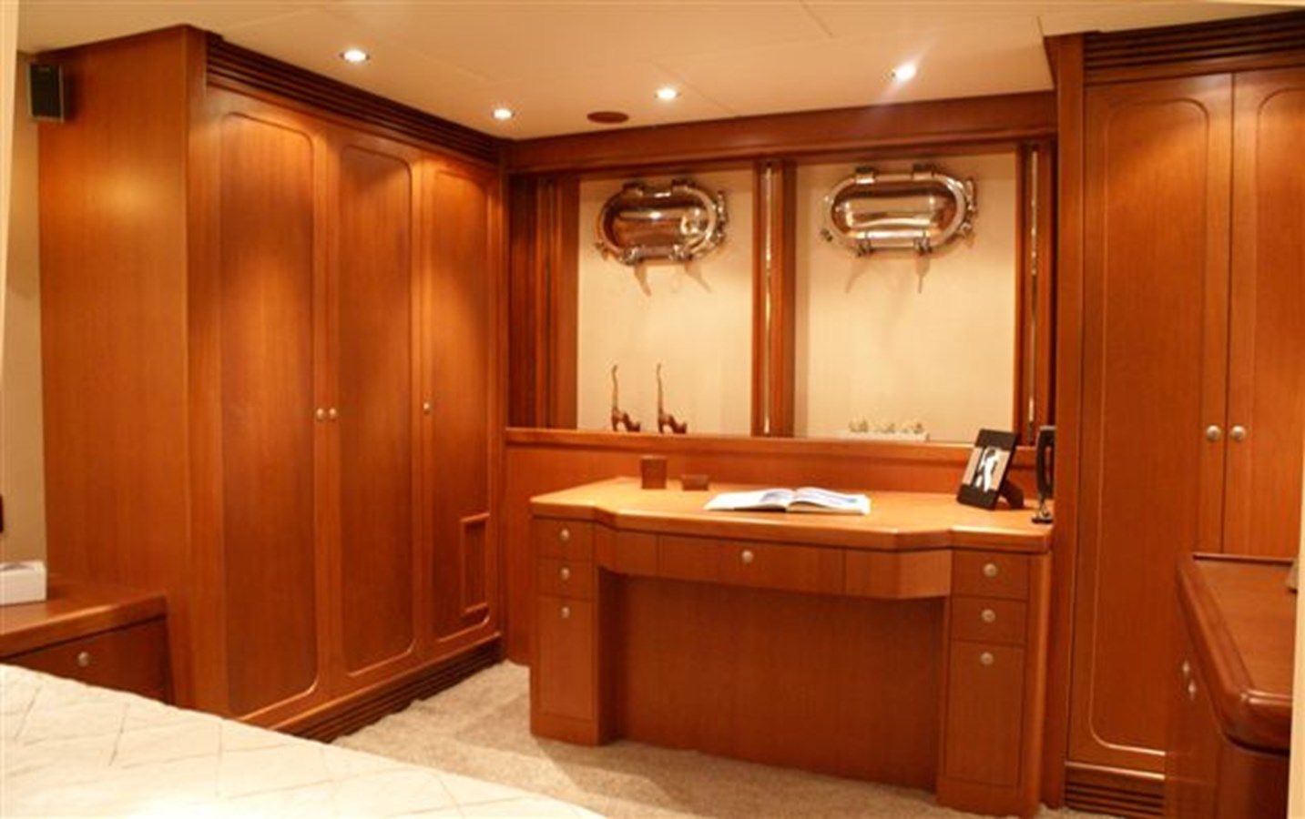 Лучшая цена на Victoria 2006