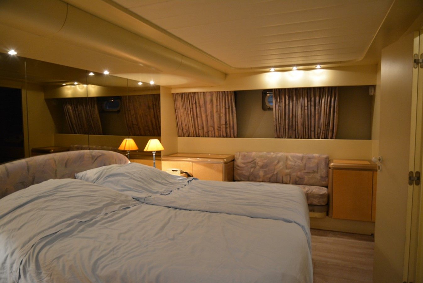 the best price on White Shark - VERSILCRAFT