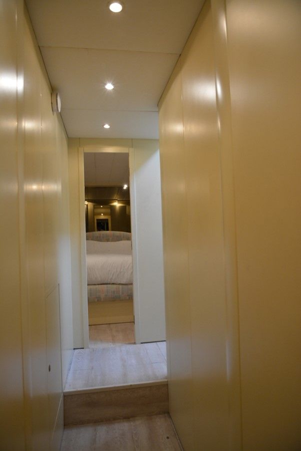 best yacht sales deals White Shark - VERSILCRAFT