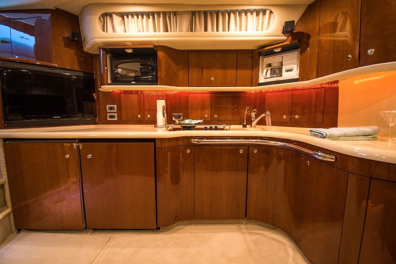 Купить яхту 580 Super Sun Sport 58 в Shestakov Yacht Sales