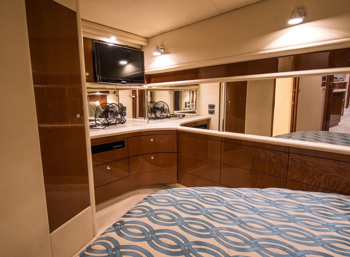 Купить яхту 580 Super Sun Sport в Shestakov Yacht Sales