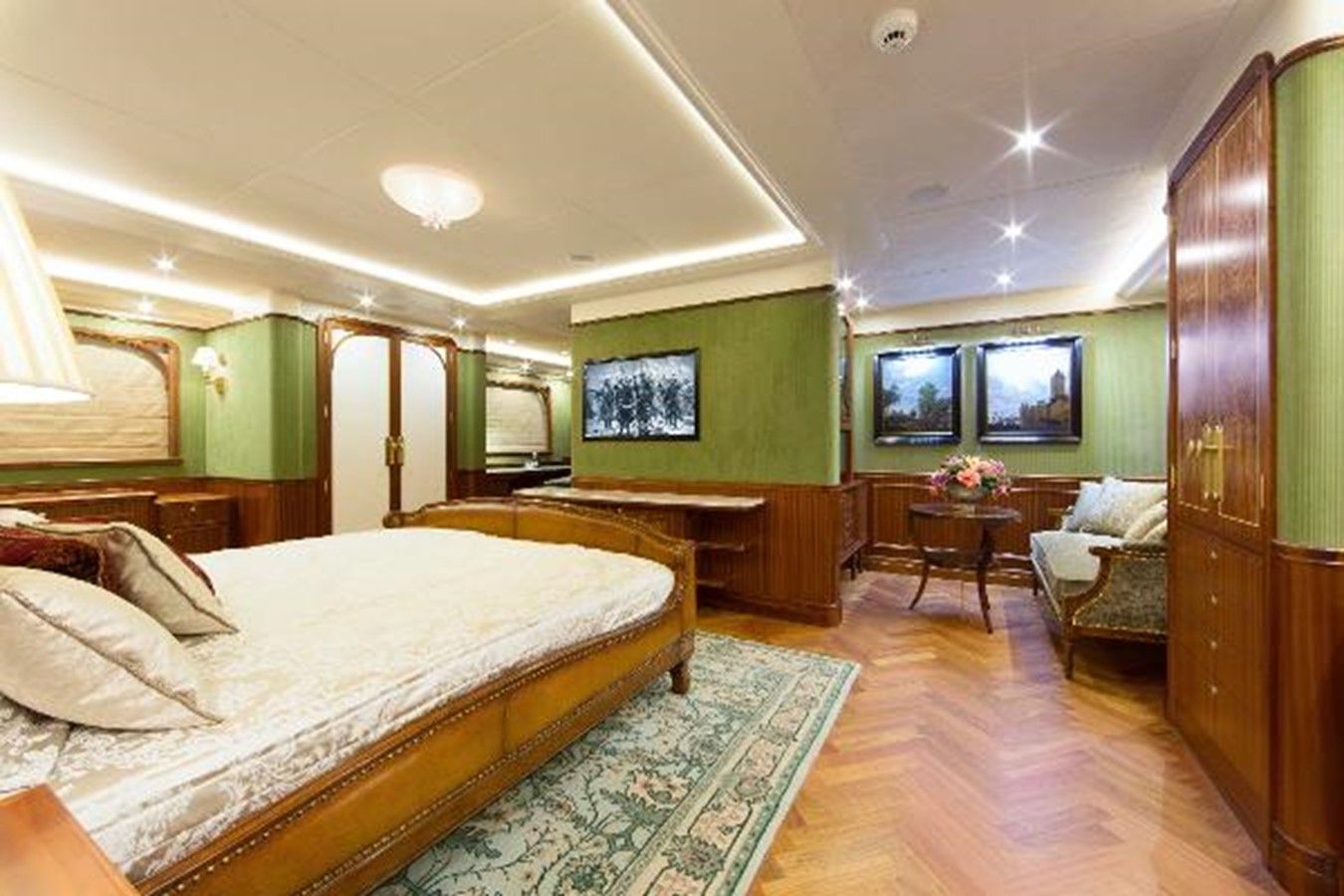 the best price on 121 ft Explorer 37 121