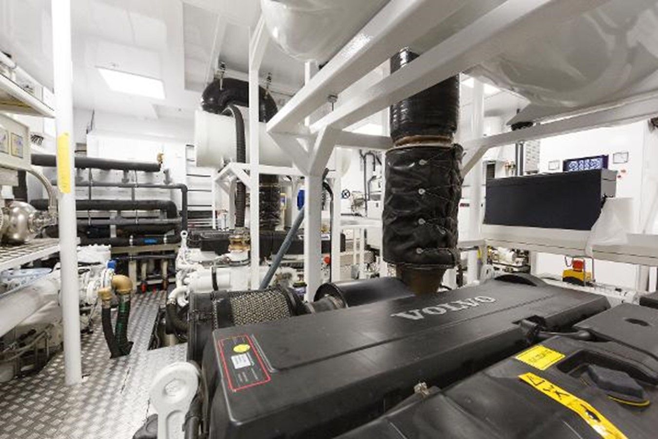 121 ft Explorer 37 - VAN DER VALK yacht sale