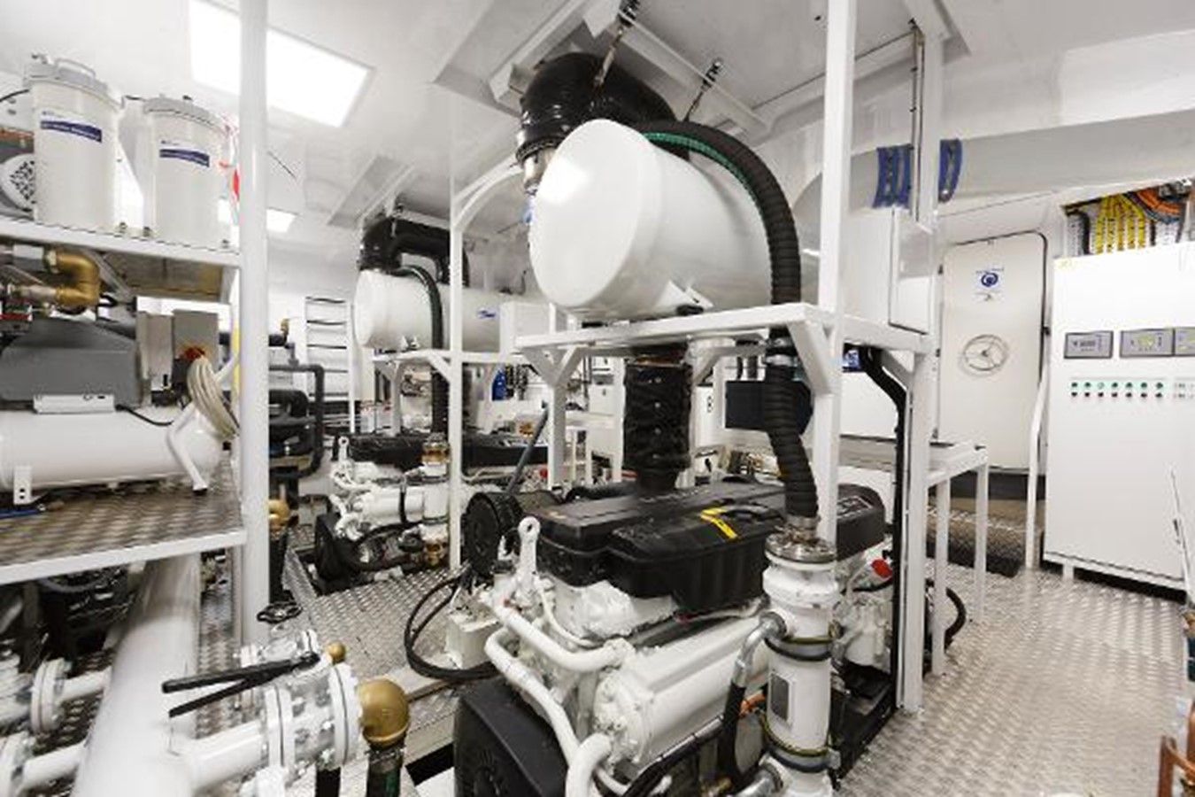 121 ft Explorer 37 - VAN DER VALK price