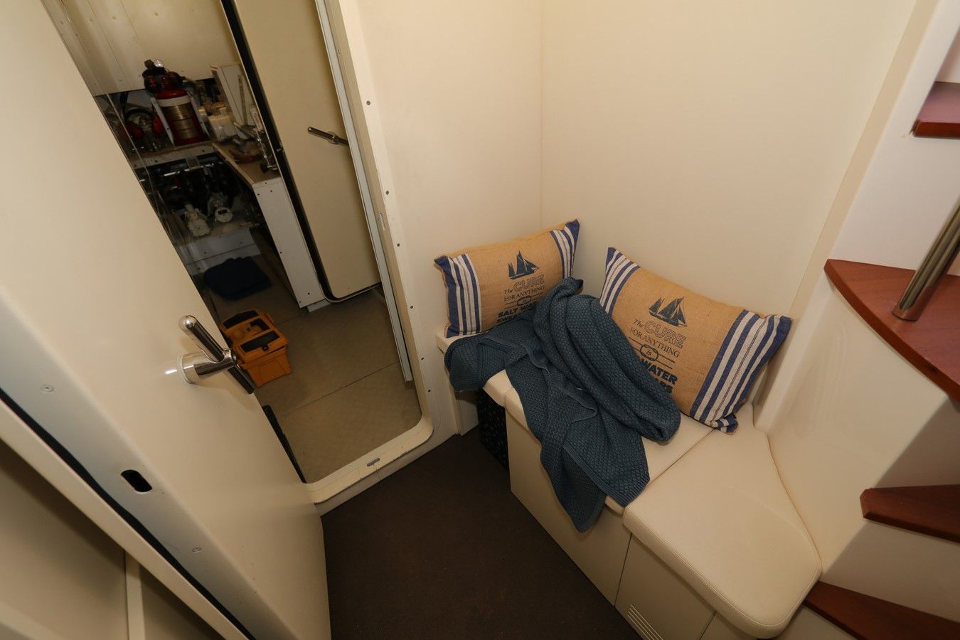 Buy a yacht VANTAGE - PERSHING