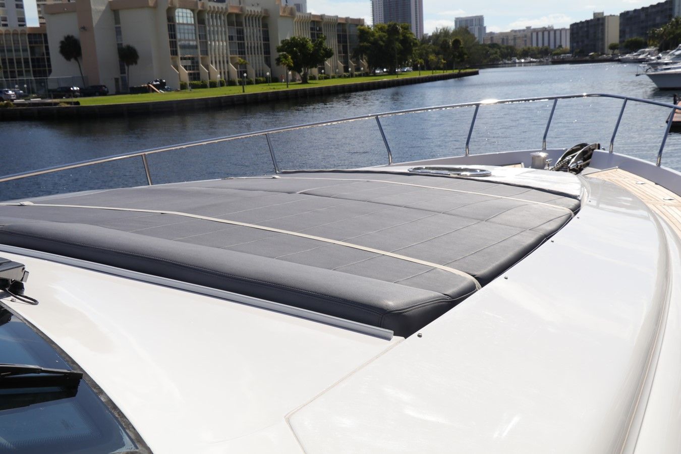 Buy a yacht VANTAGE 2009