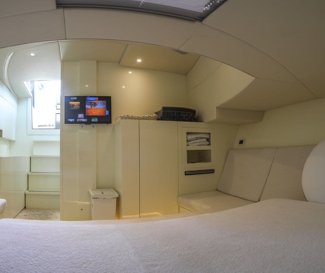 the best price on Continental 43 Tender 2023