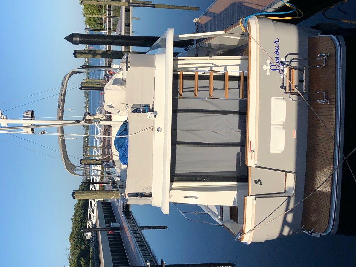 Amour - Beneteau yacht sale