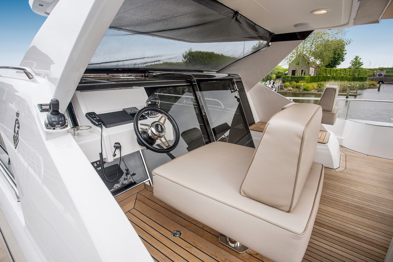 Купить Beach Club - VAN DER VALK