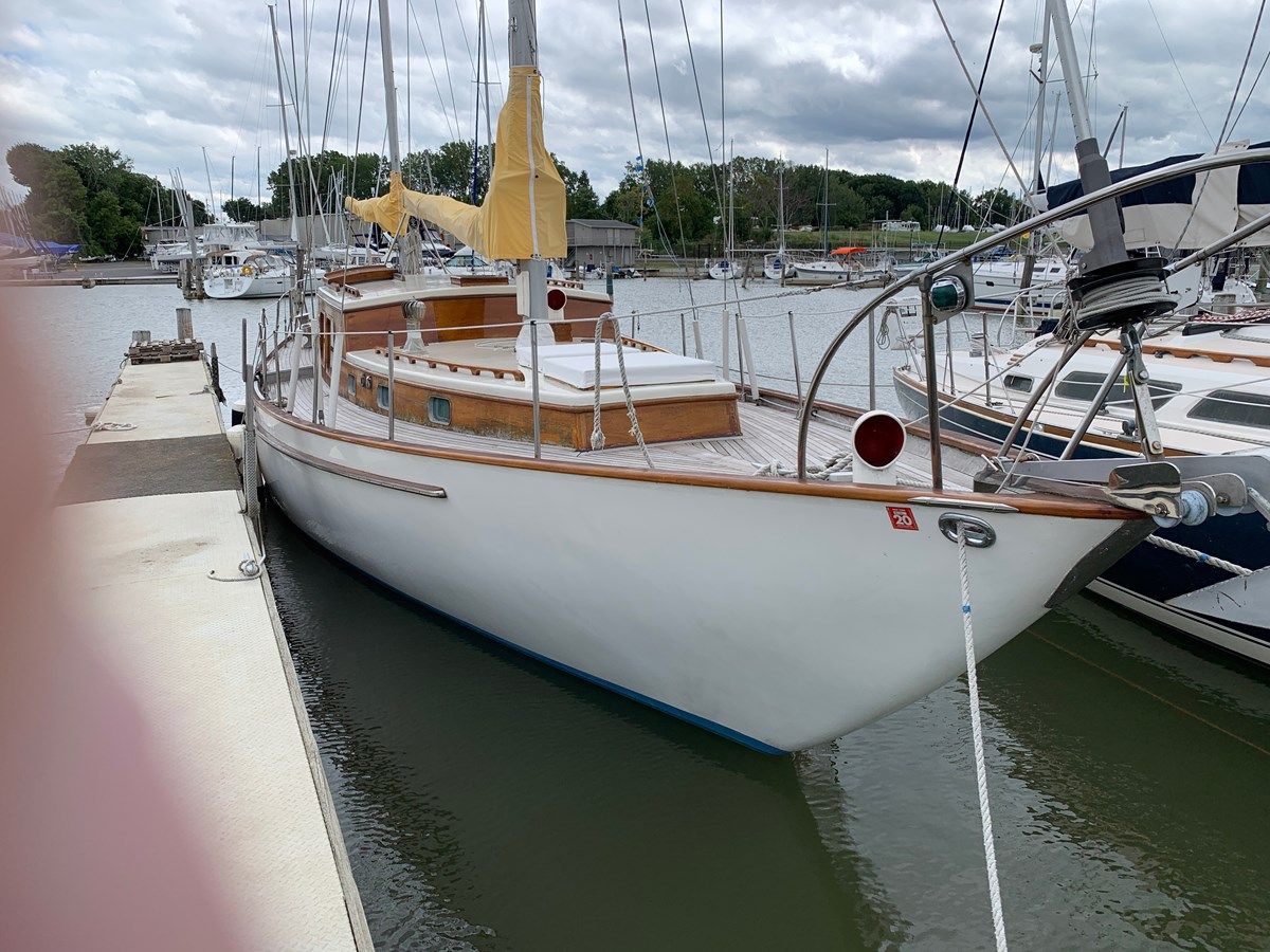 Buy a Crest 47 at Shestakov Yacht Sales