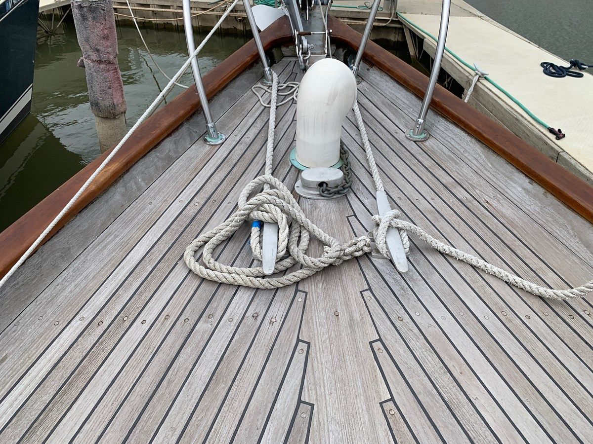 best yacht sales deals Crest 47