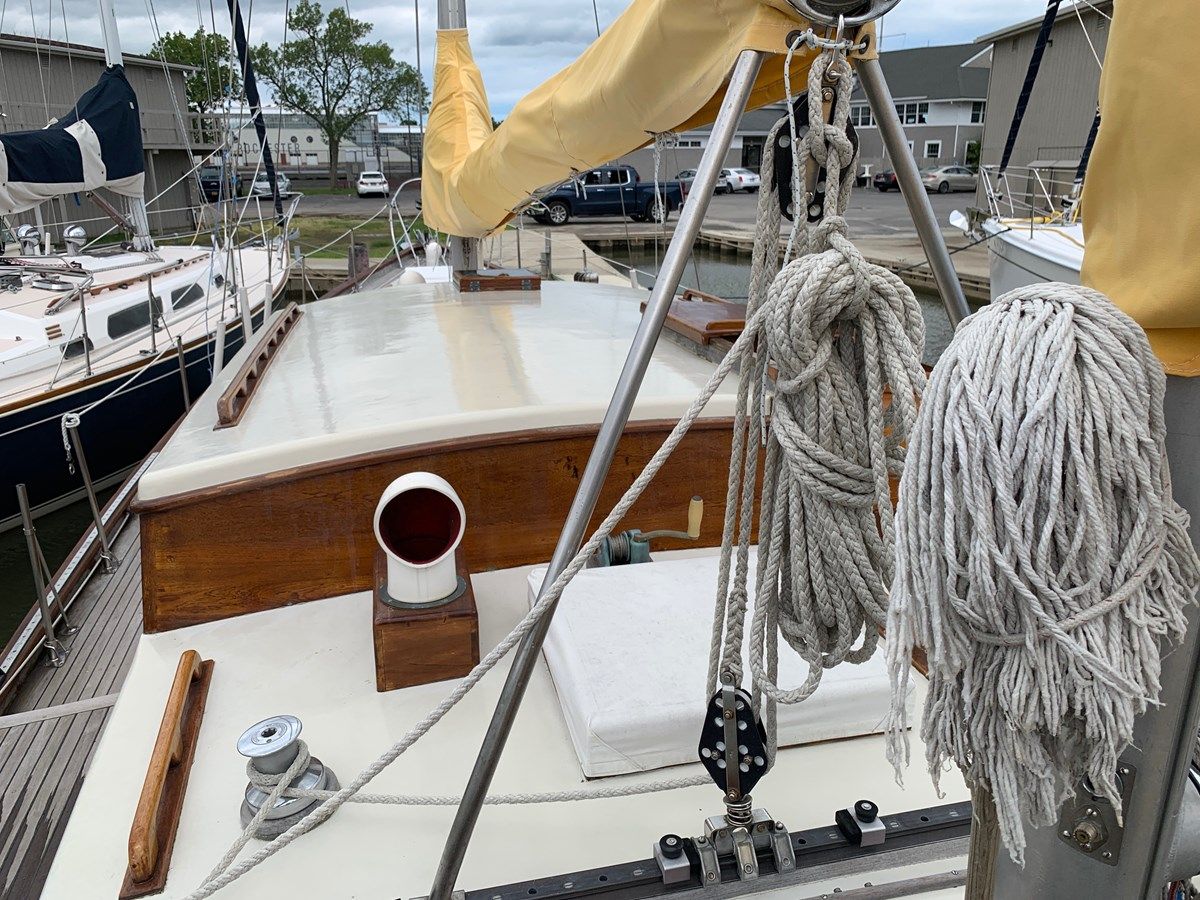 best yacht sales deals Crest 47