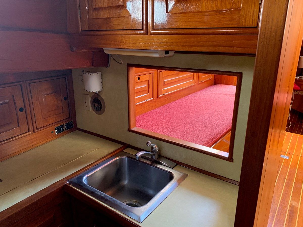 Buy a yacht Crest 47