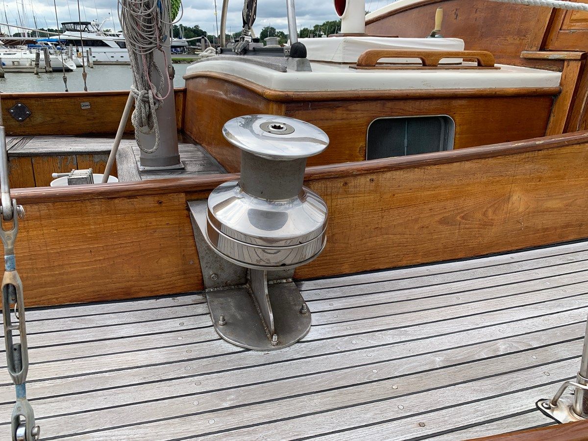 Buy a Crest at Shestakov Yacht Sales