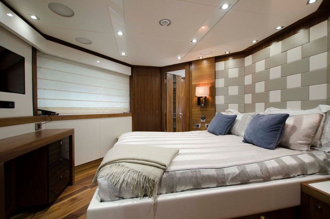 Insignia 115 yacht sale