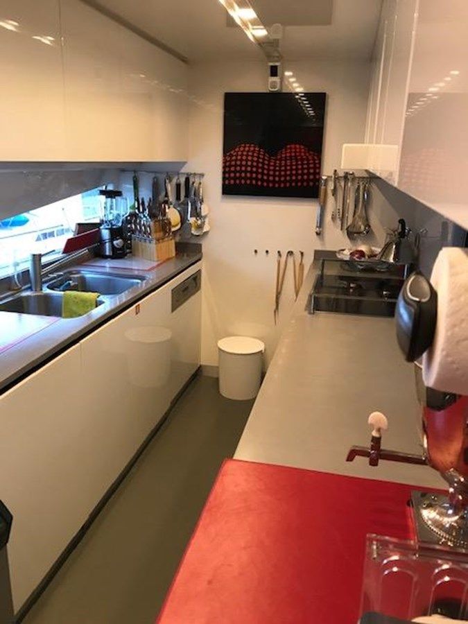 Kisses 92 yacht sale