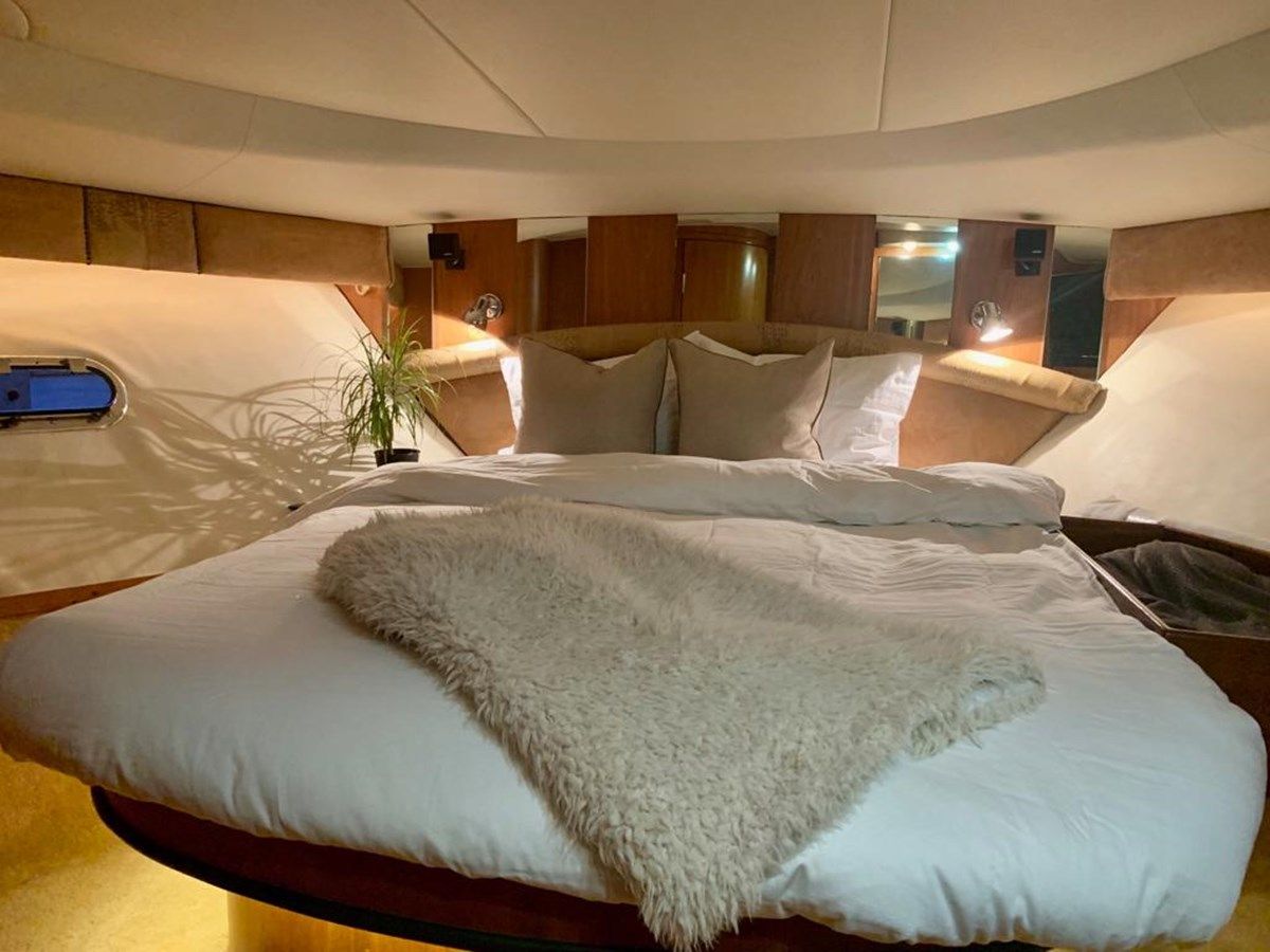 Buy a yacht Jonny's Quest Express