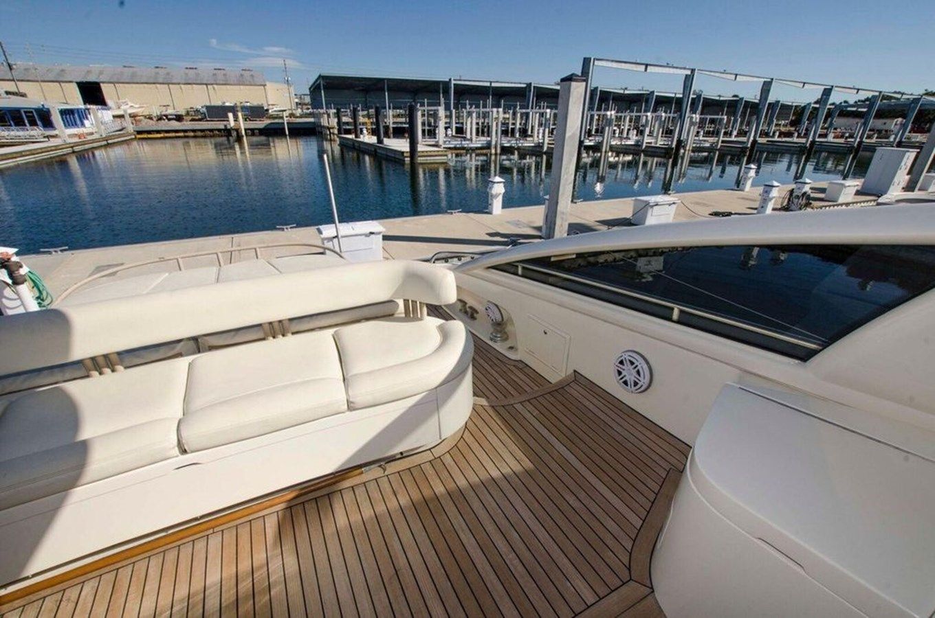 Buy a yacht Divine Madness - Baia