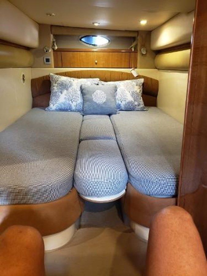 Buy a Zuzubem - Maxum at Shestakov Yacht Sales