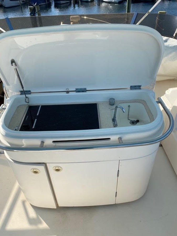 Купить яхту Amenities - VIKING в Shestakov Yacht Sales