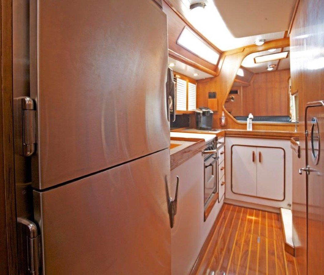 Buy a Entertainer 1985 at Shestakov Yacht Sales