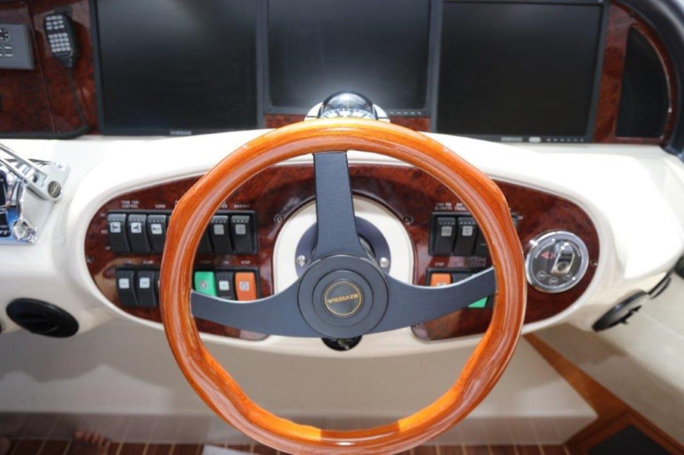 Buy a - Enclosed Flybridge at Shestakov Yacht Sales