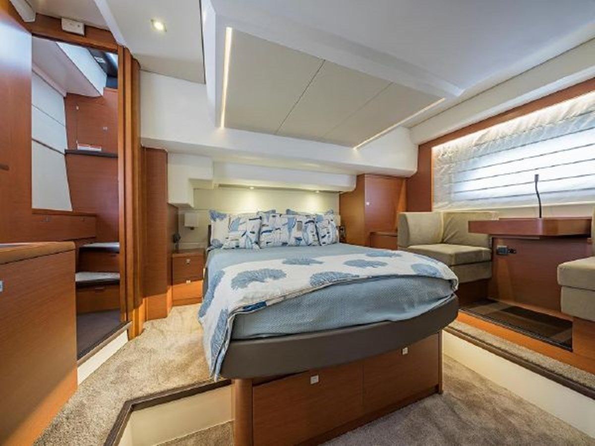 Продажа яхты - - PRESTIGE