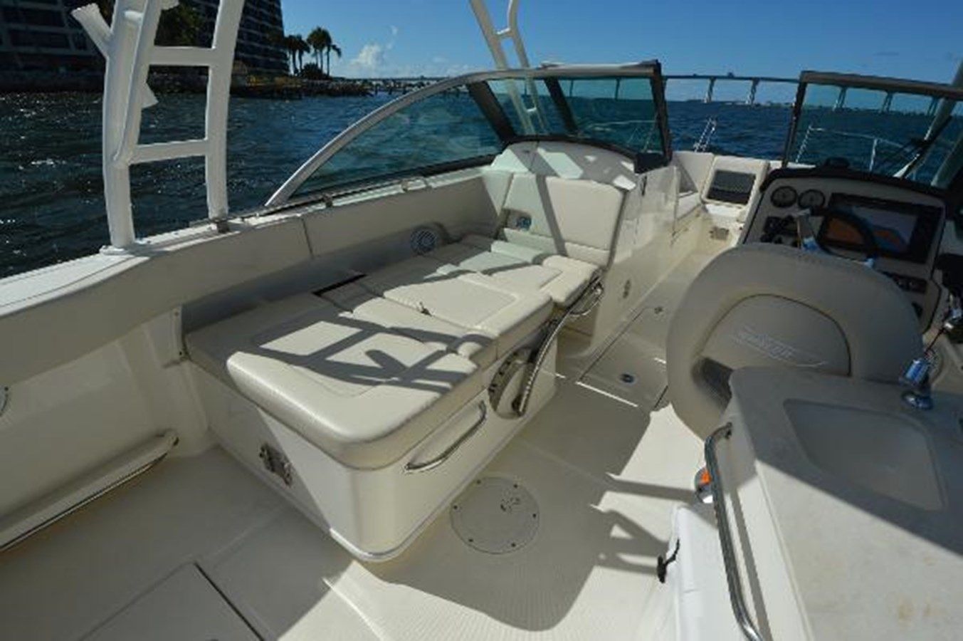 Boston Whaler 230 Vantage