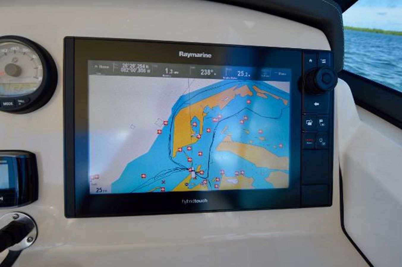 the best price on Boston Whaler 230 Vantage