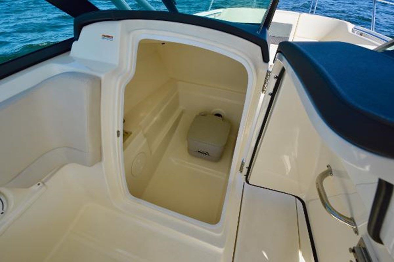 Boston Whaler 230 Vantage - Boston Whaler yacht sale