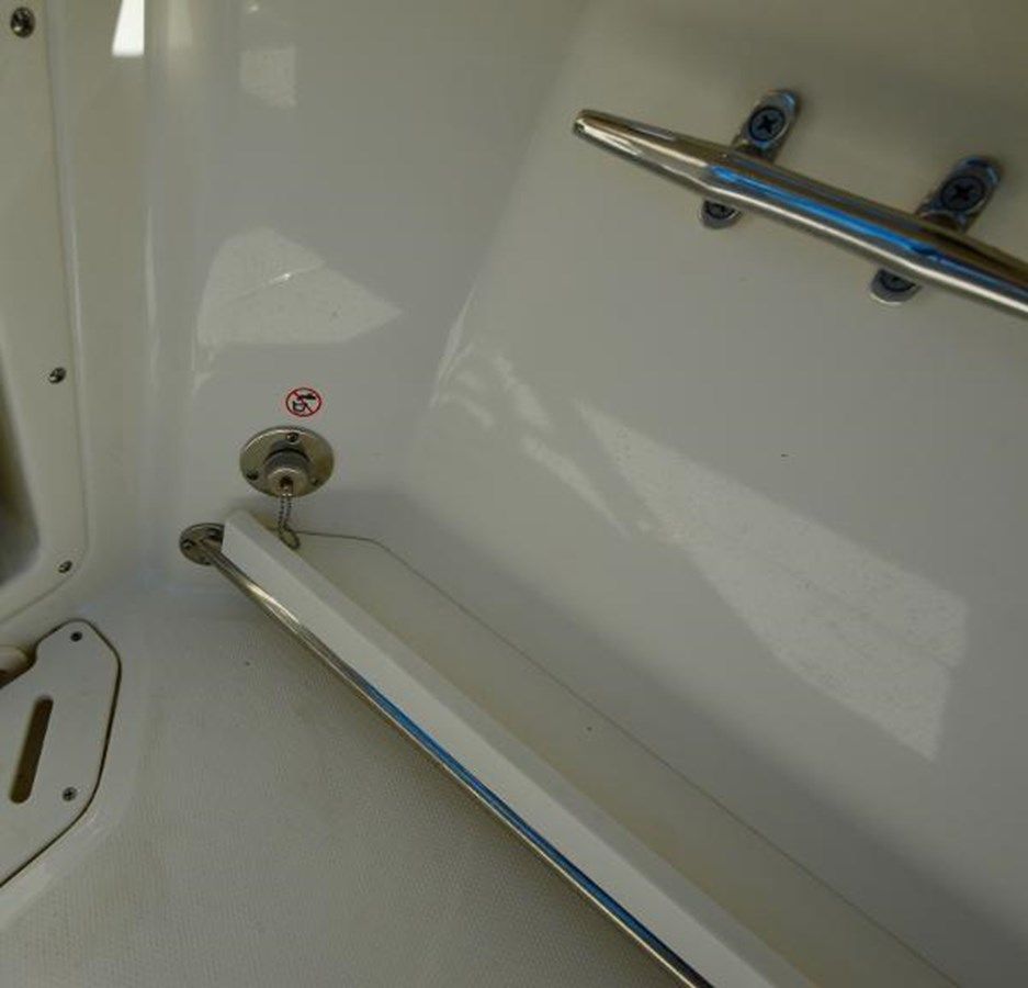 best yacht sales deals Boston Whaler 230 Vantage - Boston Whaler