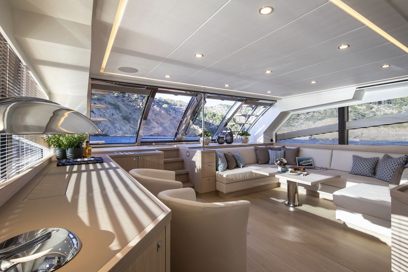 Продажа яхты Van der Valk BeachClub 660 Flybridge - VAN DER VALK