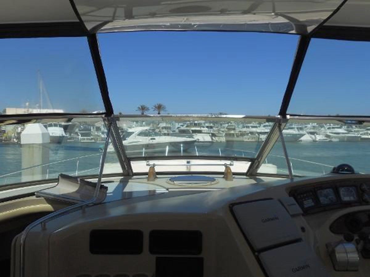 Buy a - 580 Super Sun Sport at Shestakov Yacht Sales