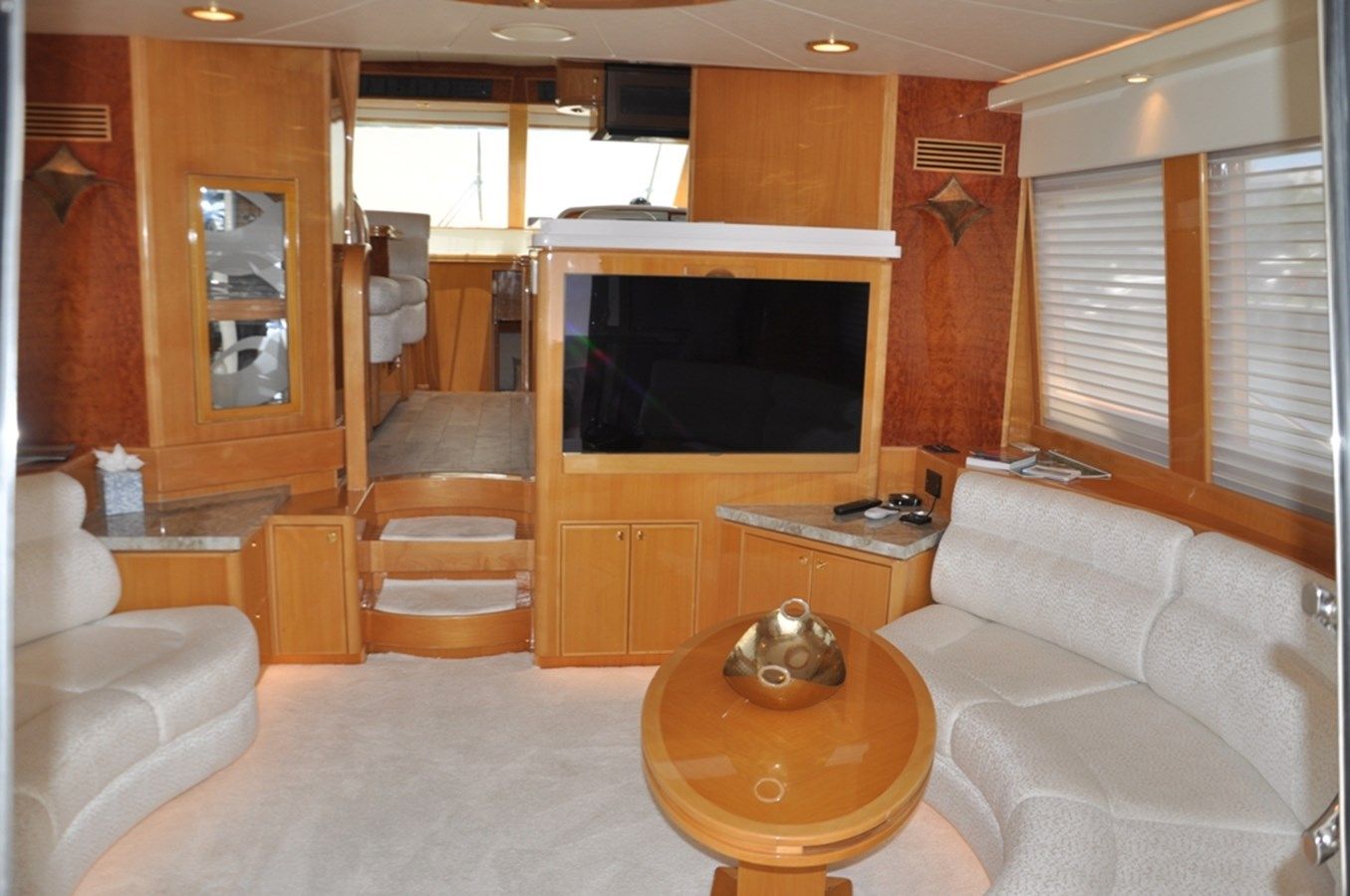 La Linda Vida - MCKINNA yacht sale