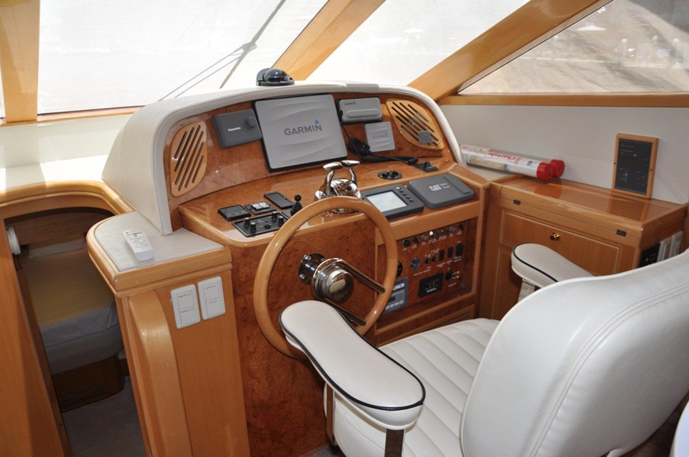 Buy a La Linda Vida 2003 at Shestakov Yacht Sales