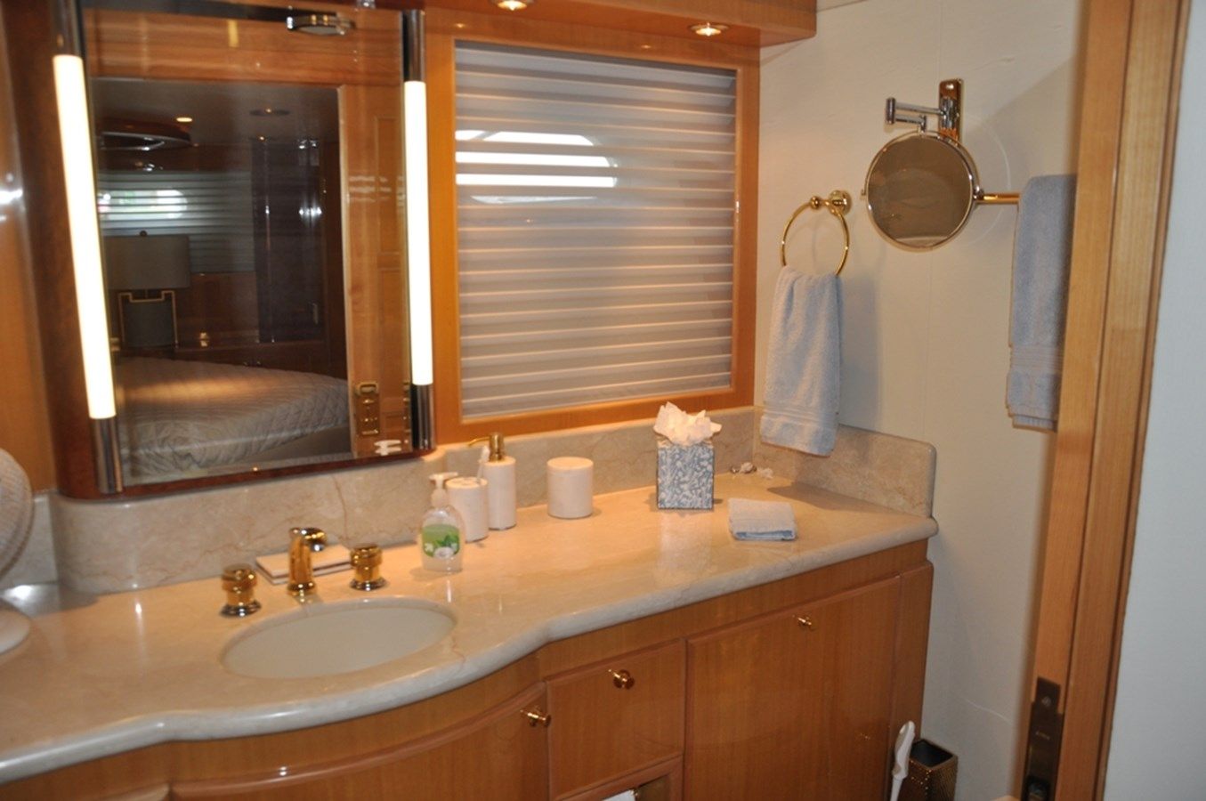 Buy a La Linda Vida 58 at Shestakov Yacht Sales