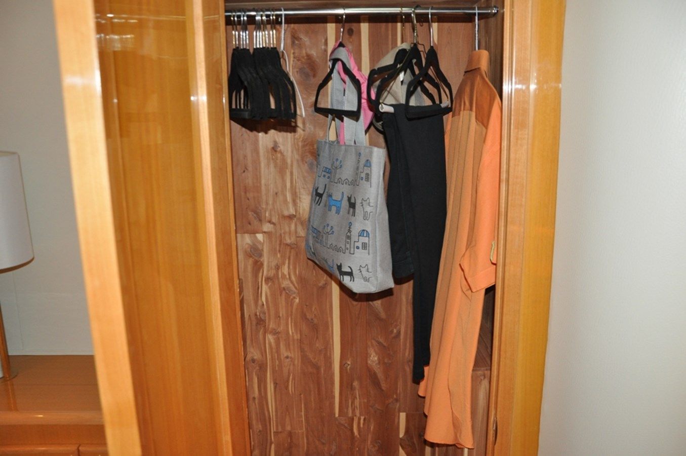 the best price on La Linda Vida 2003