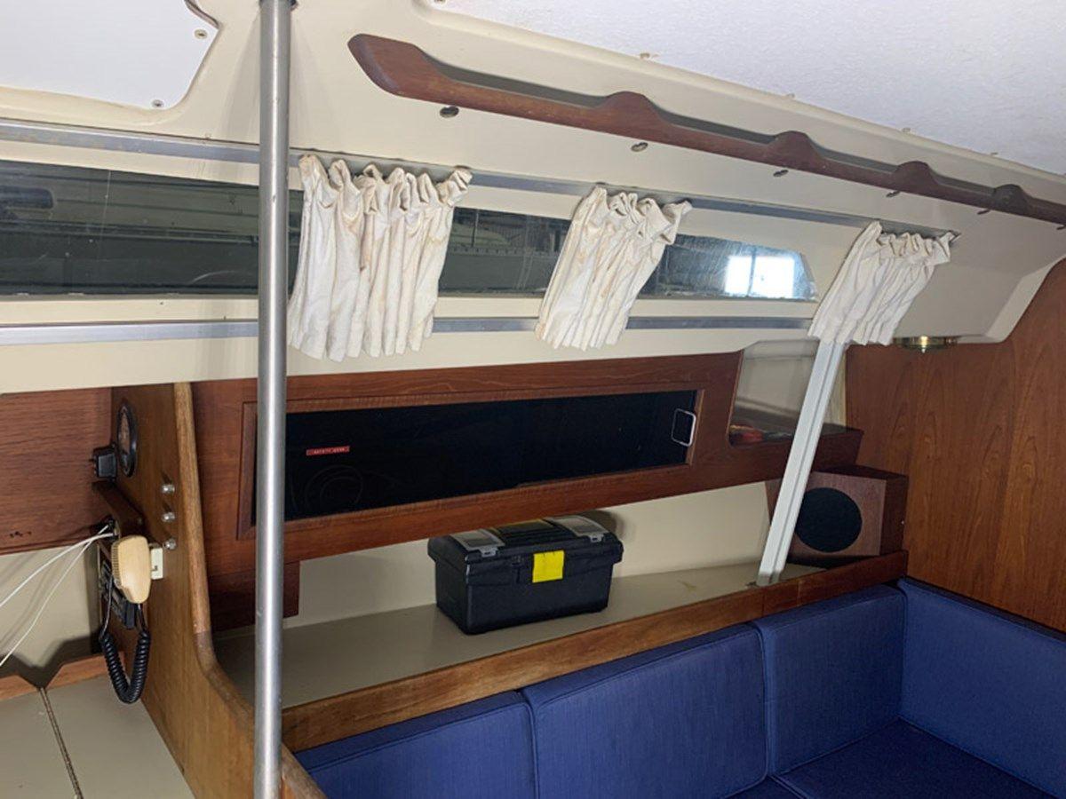 Buy a yacht Blue Devil - C & C YACHTS