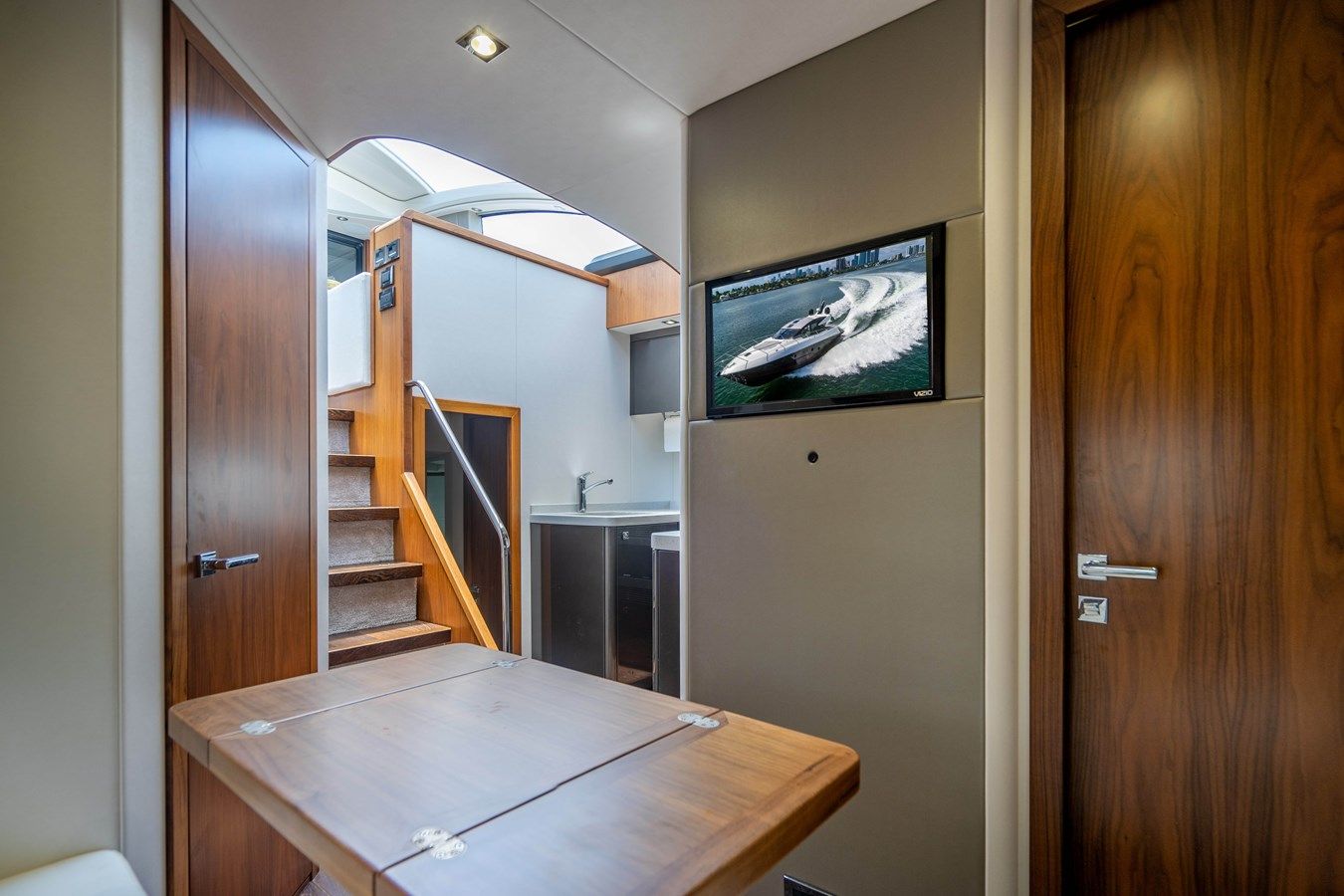 Стоимость яхты - 57