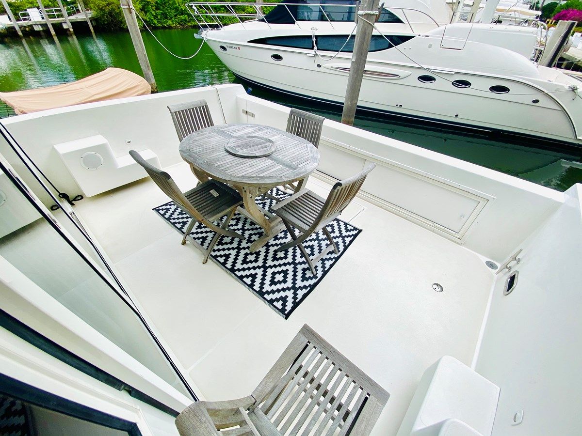 the best price on The Motley Crew 2003