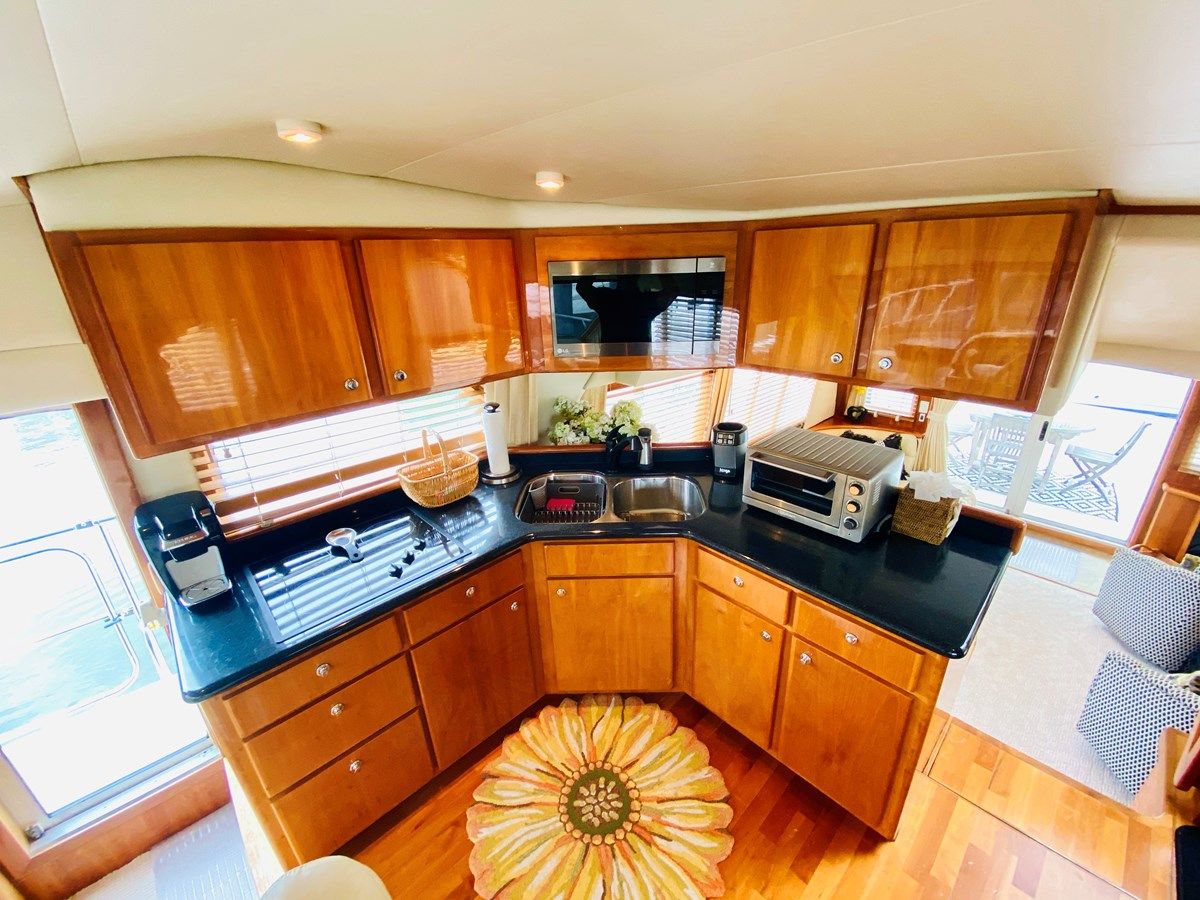 the best price on The Motley Crew - NAVIGATOR