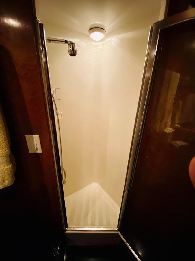 Buy a yacht The Motley Crew 5700 Rival