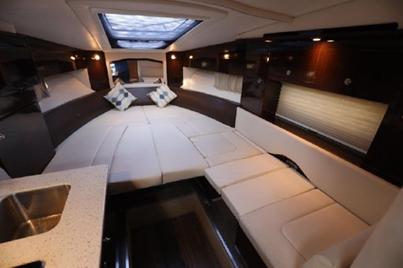 Buy a yacht PURA VIDA 310 Sundancer